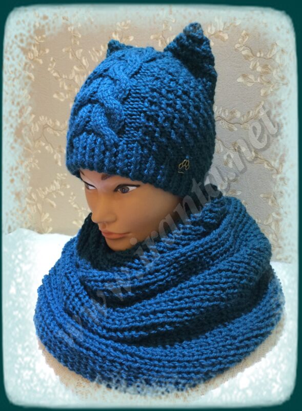 Котокомплект "Зимний": двойная шапочка с ушками и шарф-снуд